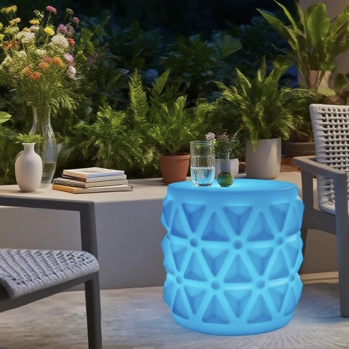 GlowAnanas Side Table & Stool